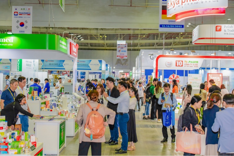 Khách tham quan tại PHARMED